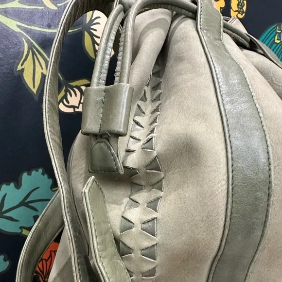 Bally Vintage Soft Lambskin Leather Bucket Bag – Made in Italy - Picture 4 of 9